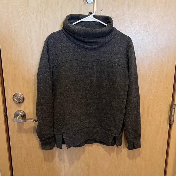 Womens Alo sweatshirt - Picture 2 of 3